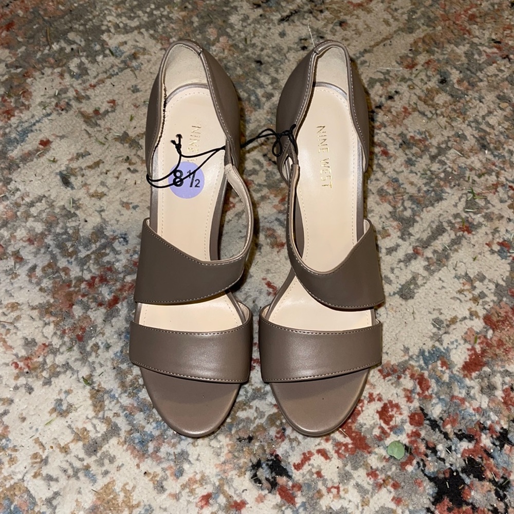 Nine West NEVER WORN Gray Platform Stilettos! Size 8.5!